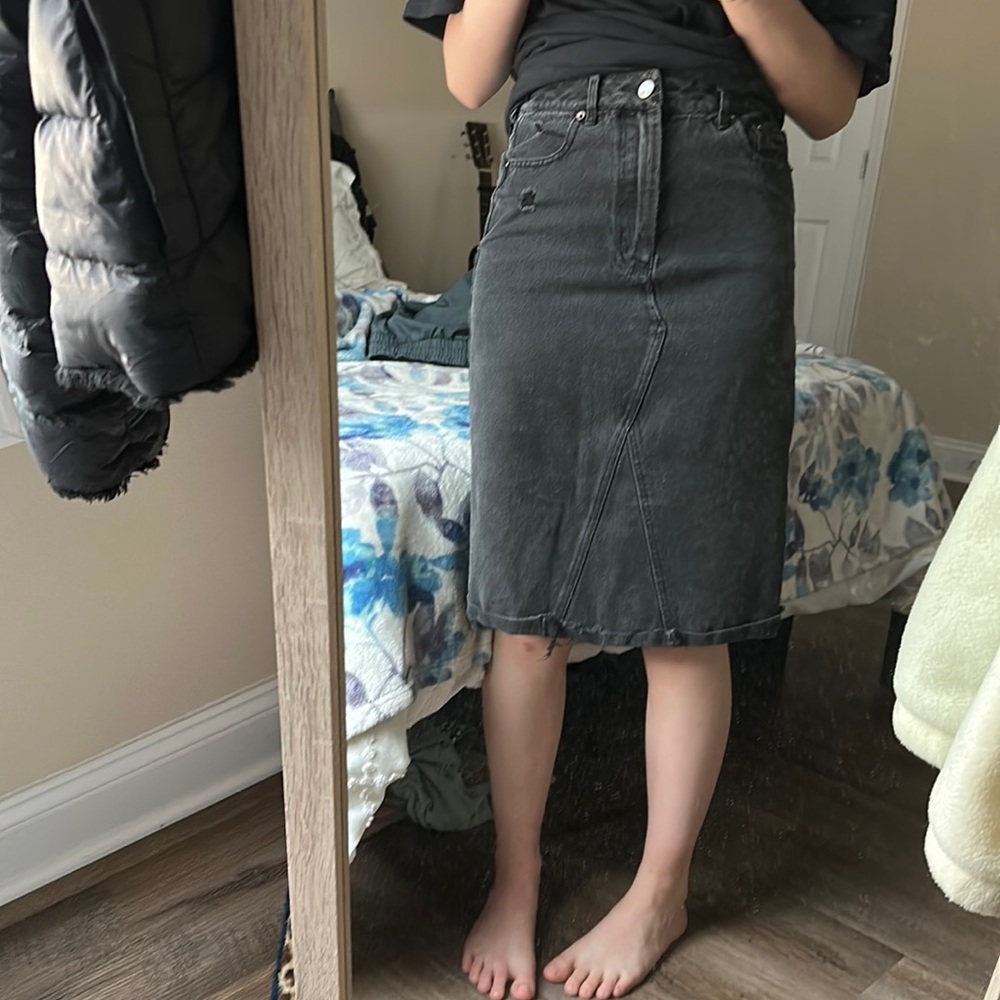 Super pretty washed black denim skirt